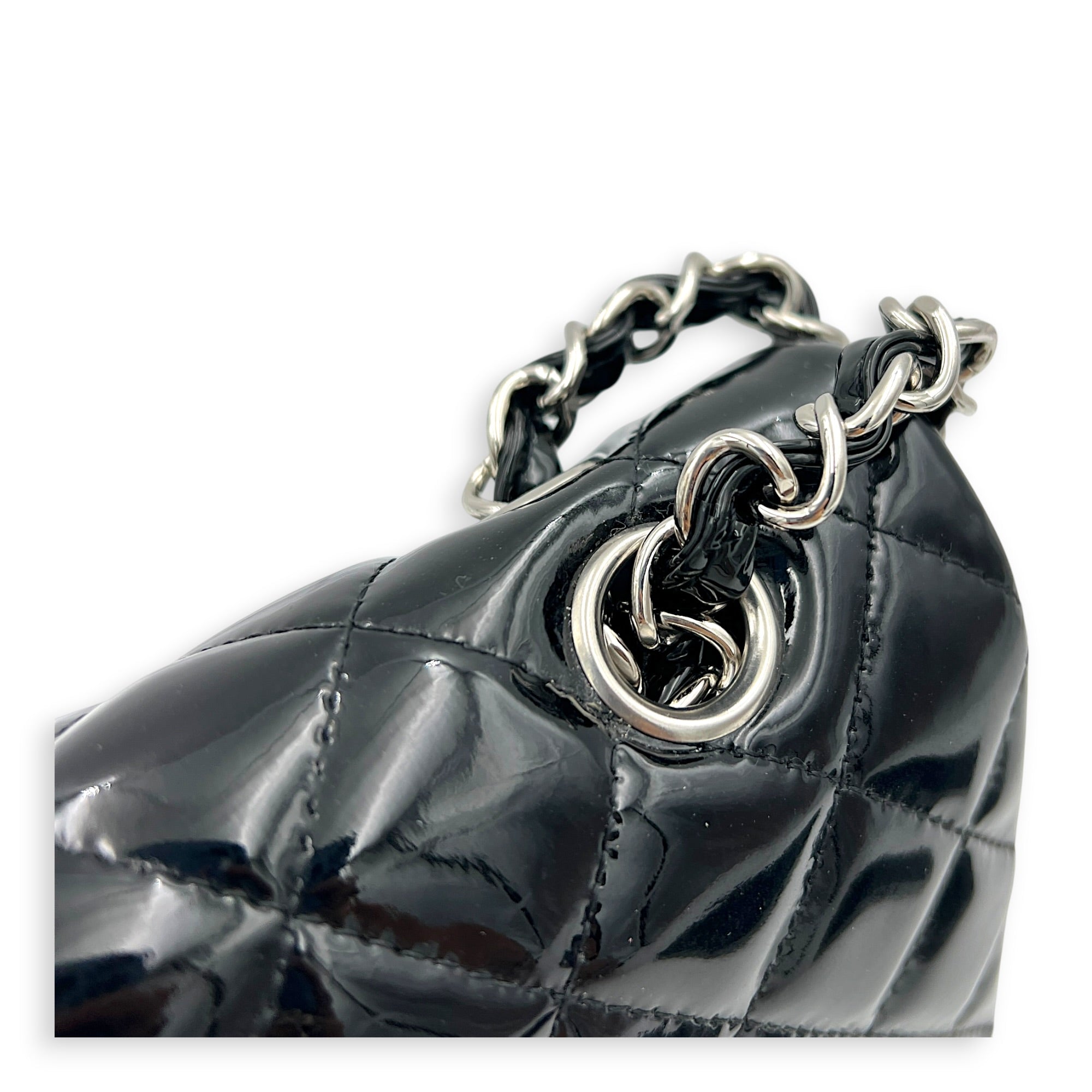 Classic Medium Black Shoulder Bag in Patent Leather, Silver hardware