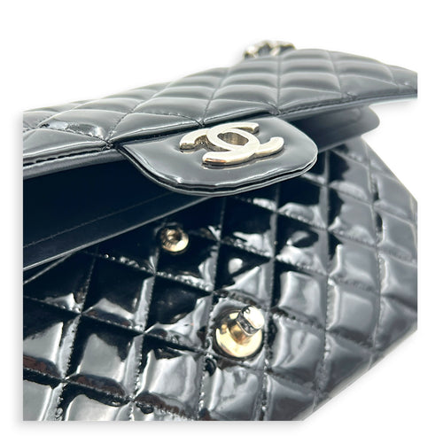 Classic Medium Black Shoulder Bag in Patent Leather, Silver hardware