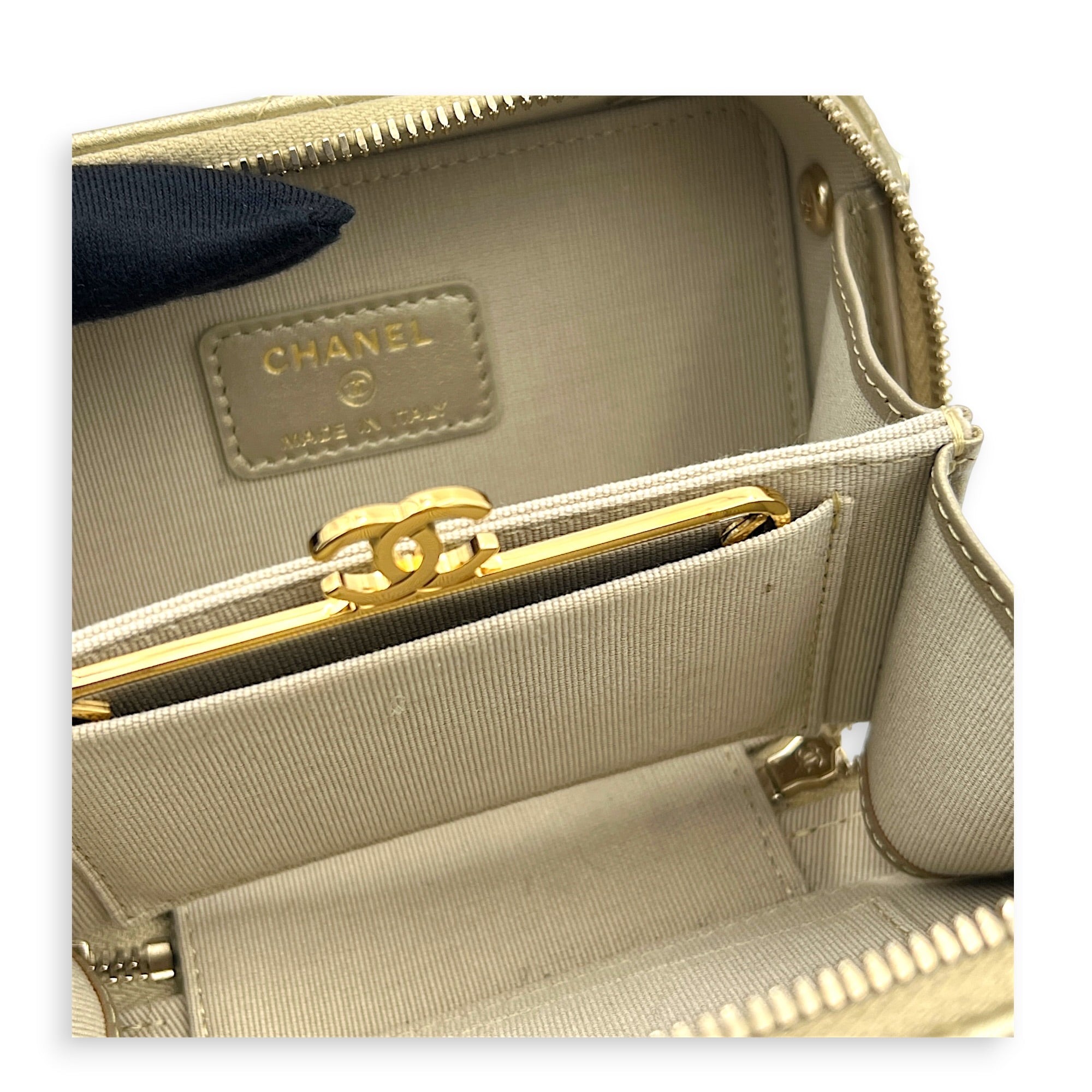CC Vanity Top Handle Gold in Lambskin, Gold hardware
