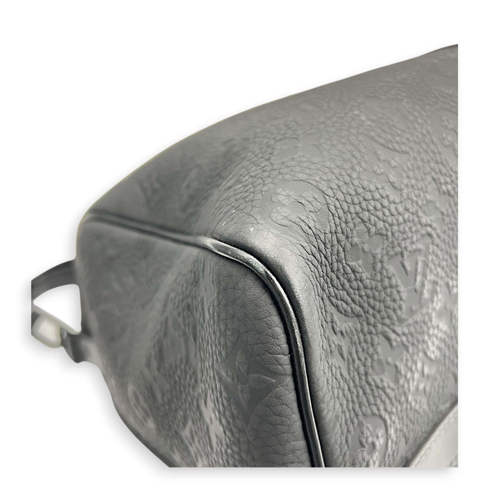 Keepall Bandouliere 50 Black Top Handle Bag in Taurillon Leather, Black hardware
