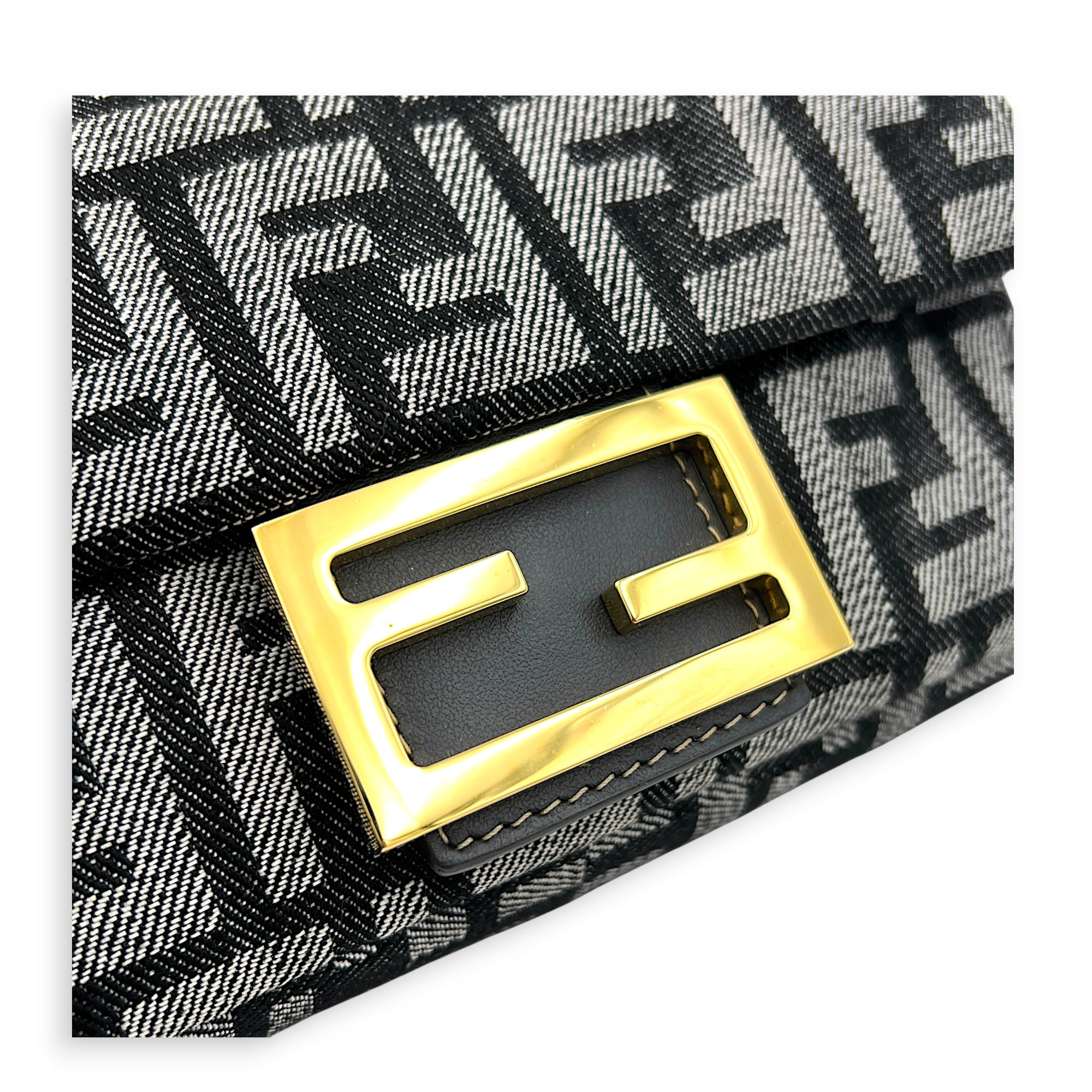 Zucca Baguette Grey Shoulder Bag in Denim, Gold hardware