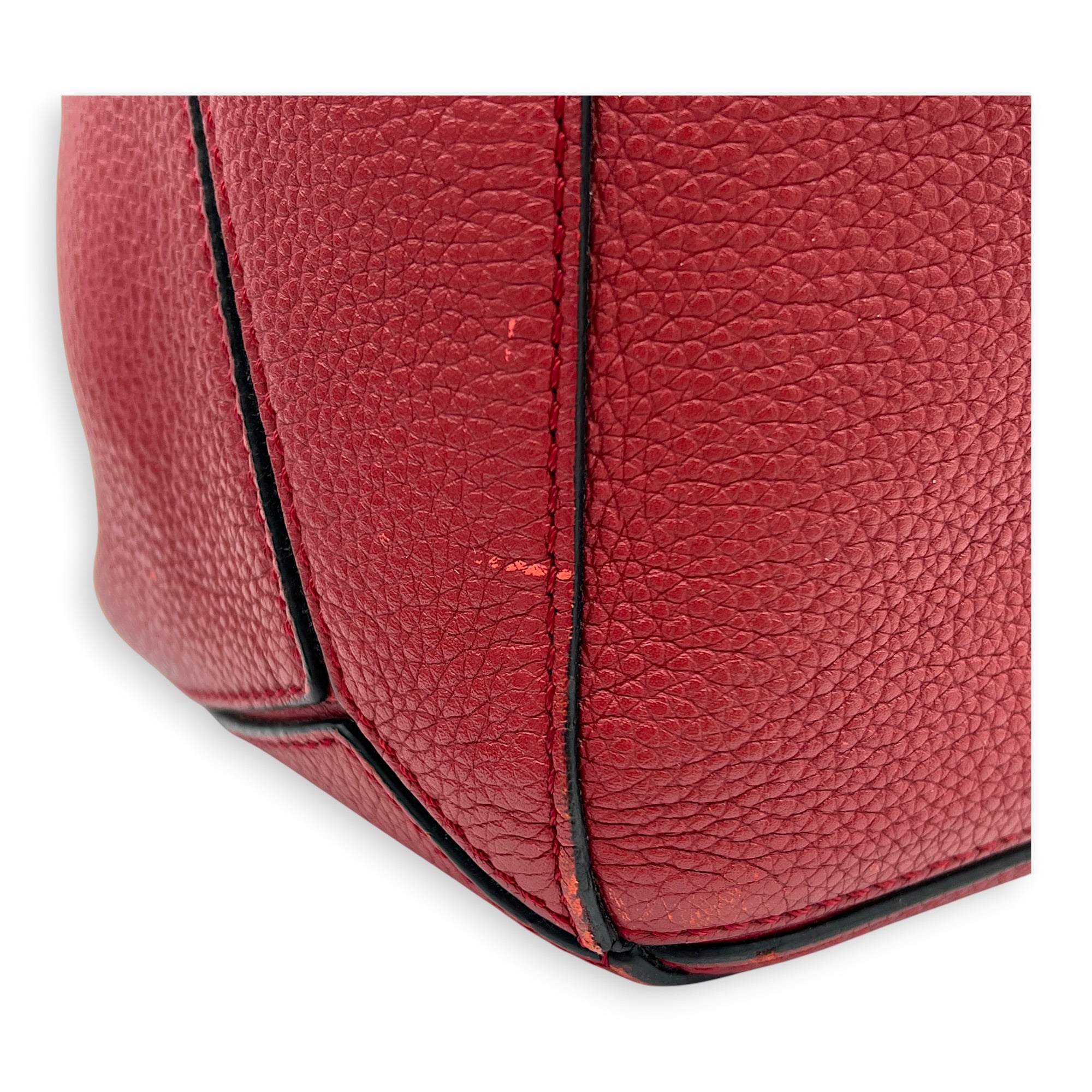 Puzzle Shoulder Bag Red in Calfskin, Gold hardware
