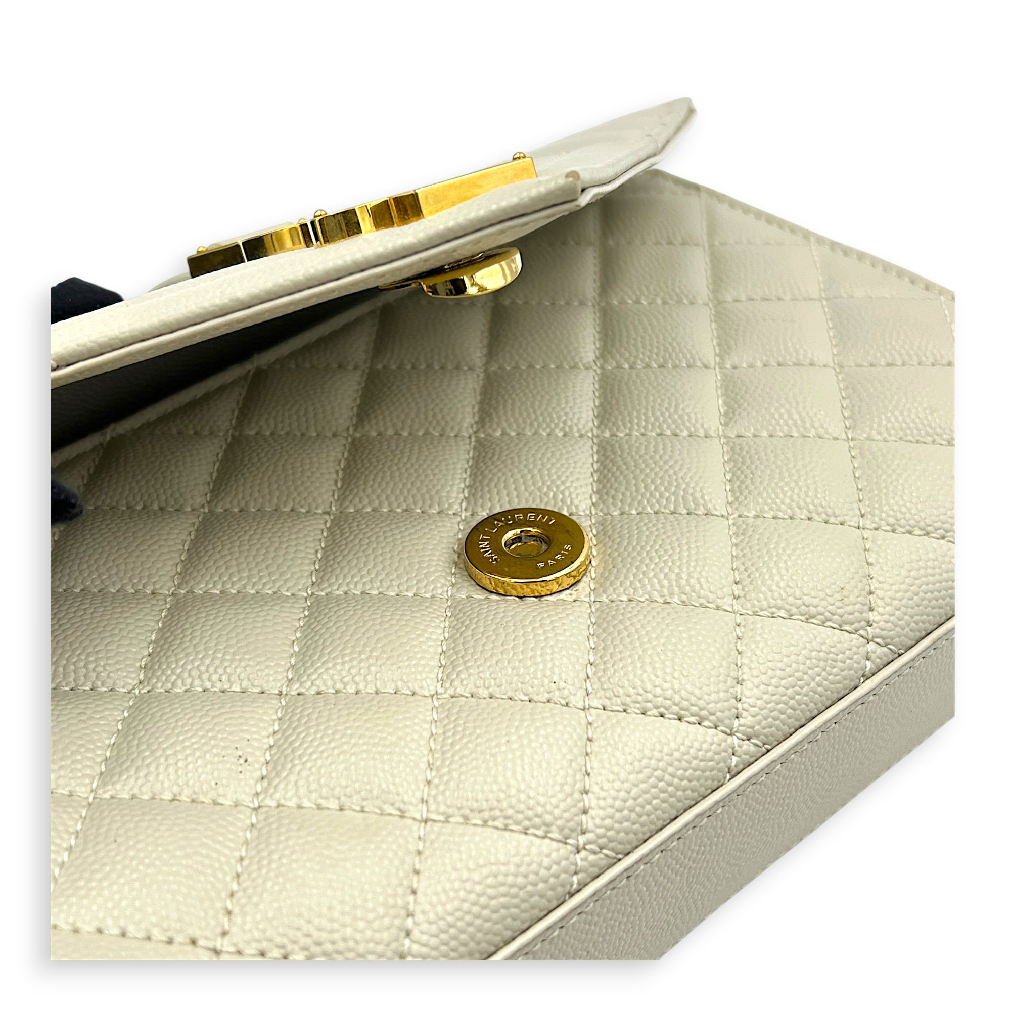 Envelope Shoulder Bag White in Grained Leather, Gold hardware
