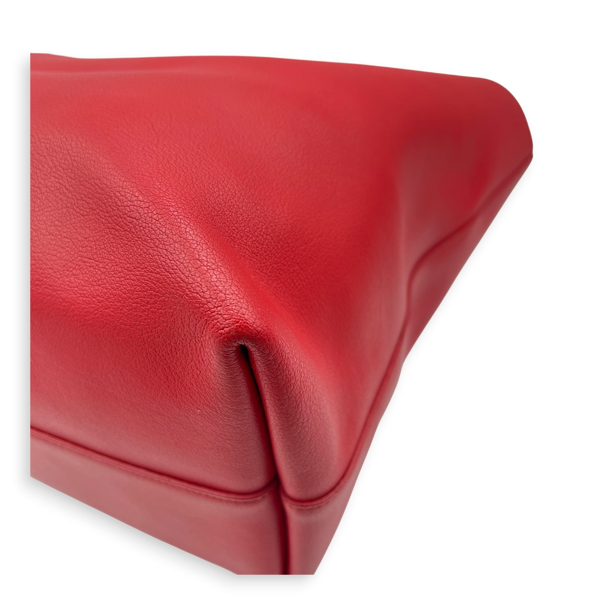 Cabas Red Tote Bag in Calfskin, Gold hardware