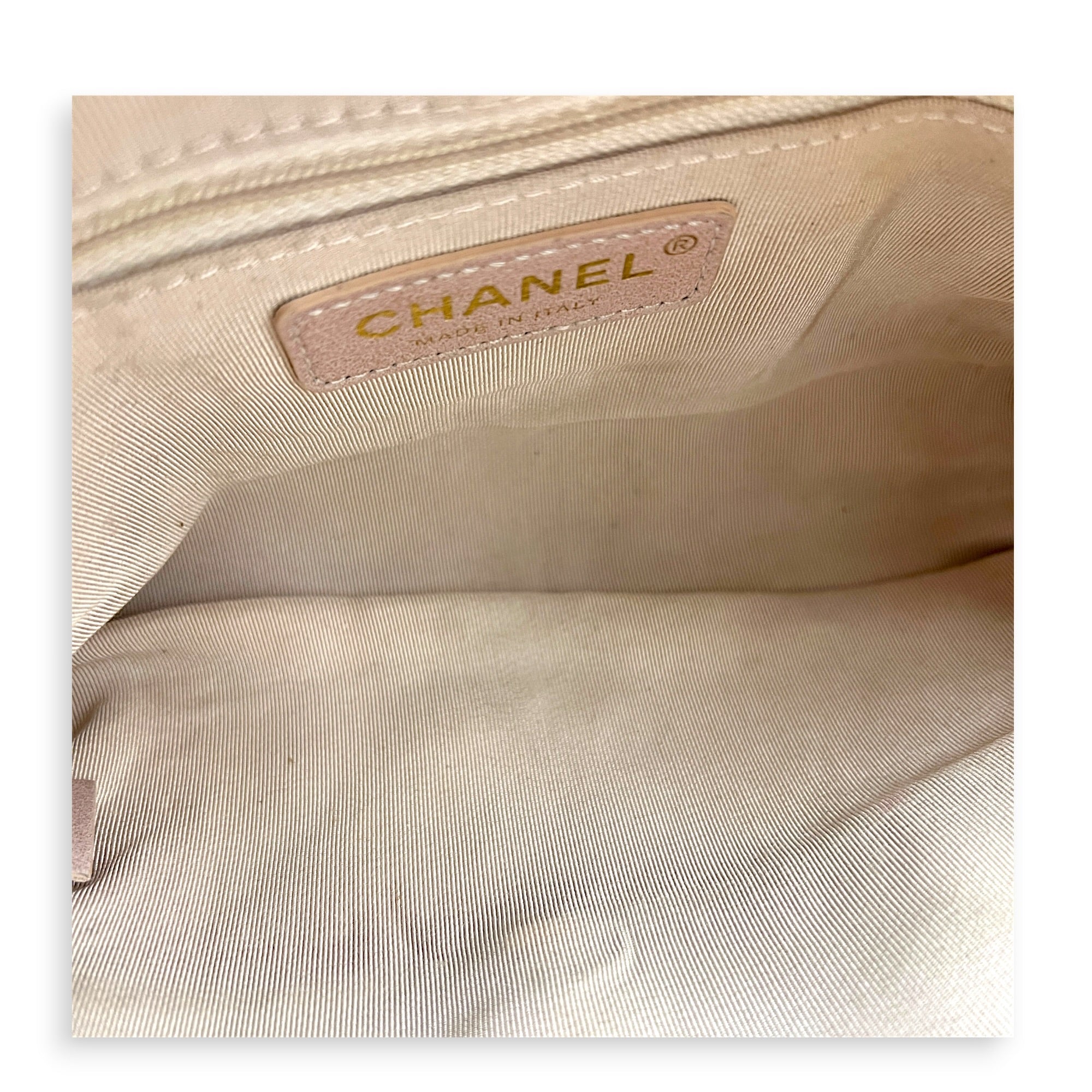 CC Camera Shoulder Bag Beige in Caviar Leather, Gold hardware