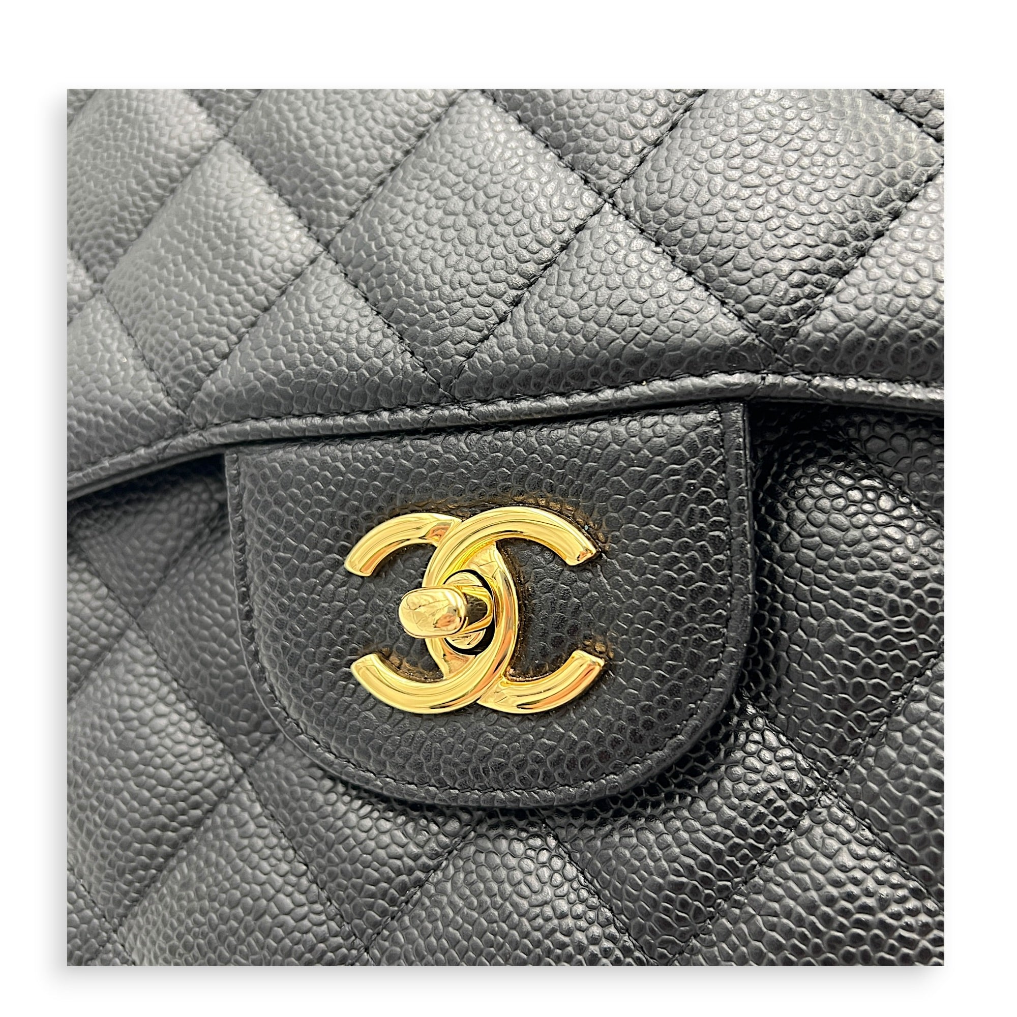 Classic Double Flap Shoulder Bag Jumbo Black in Caviar Leather, Gold hardware