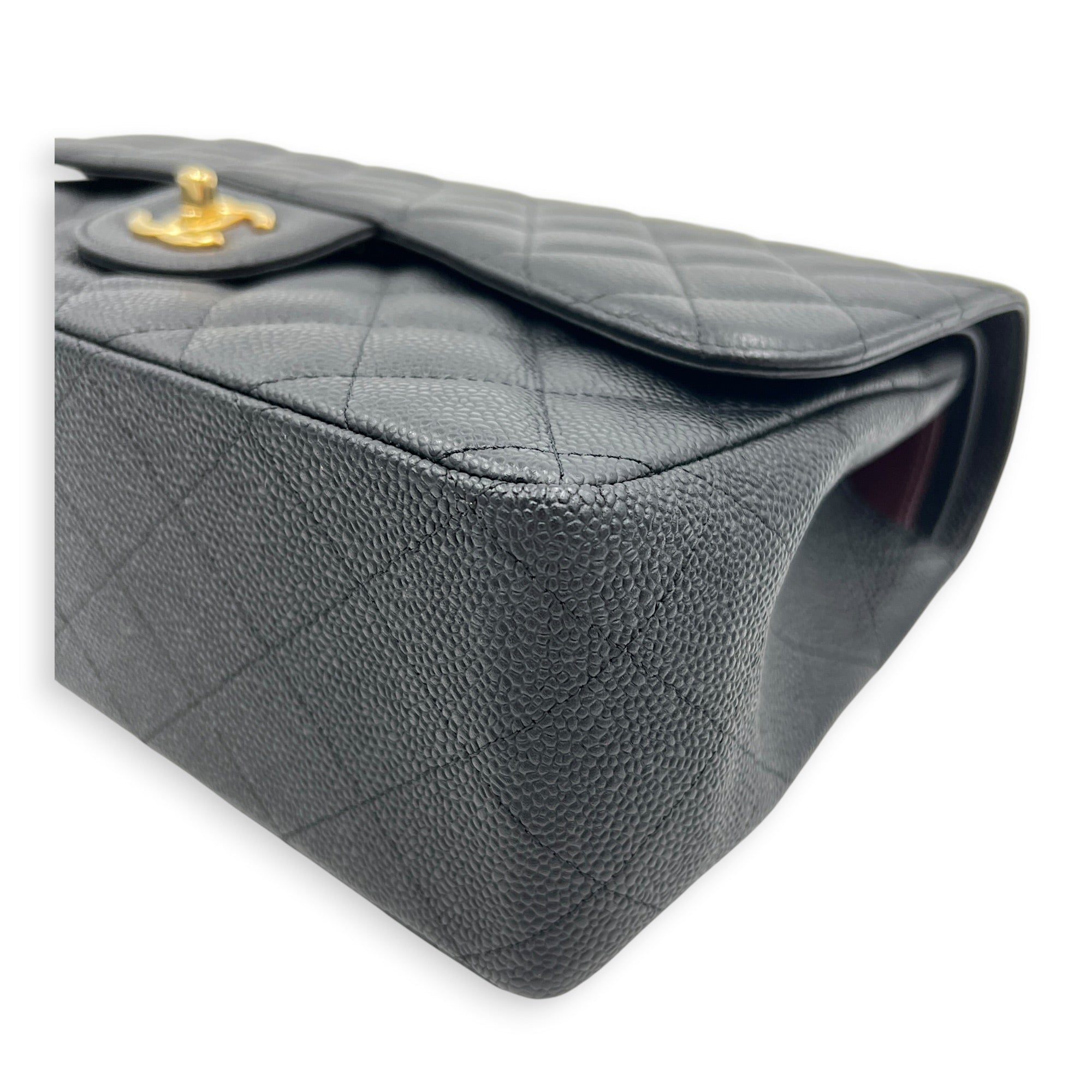 Classic Double Flap Shoulder Bag Jumbo Black in Caviar Leather, Gold hardware