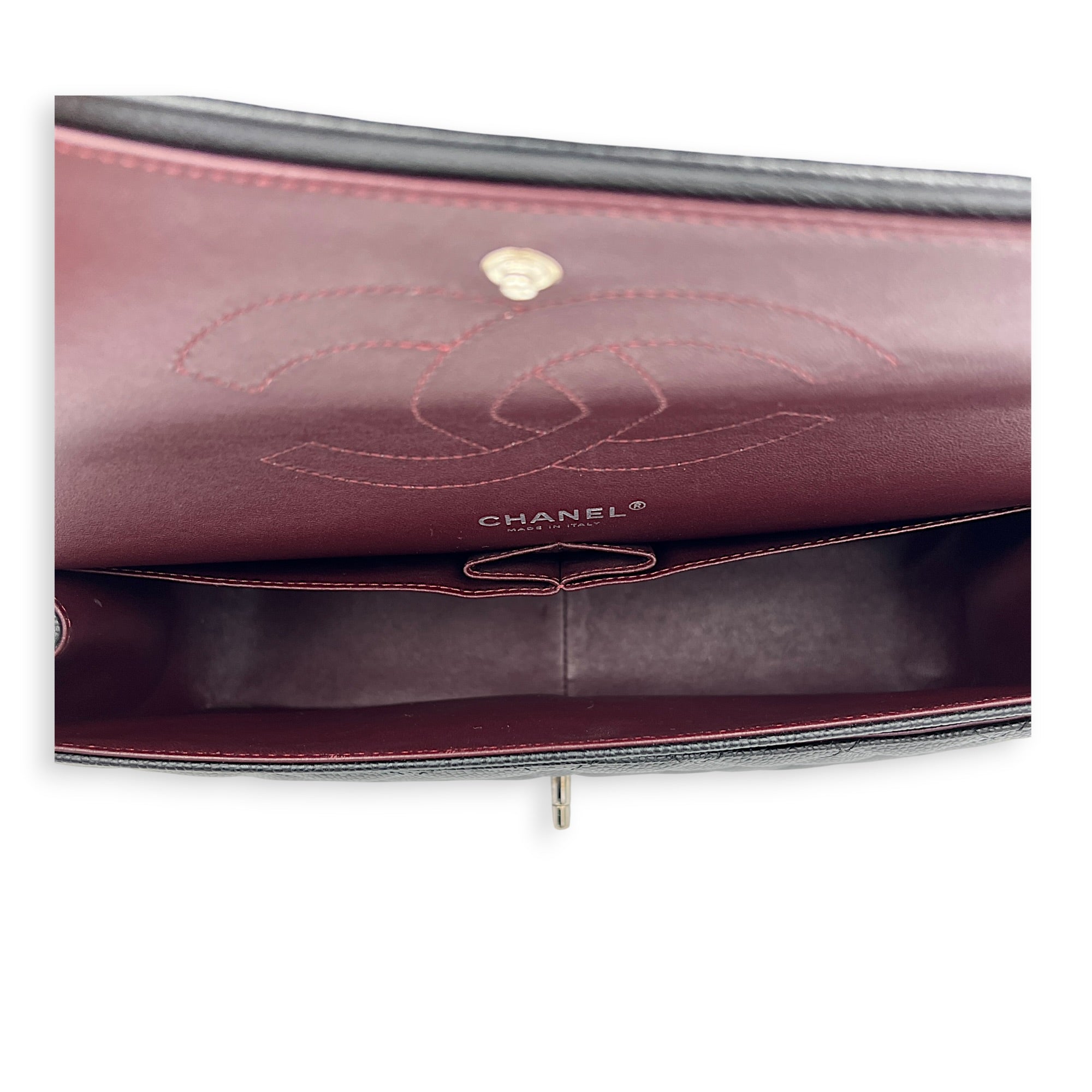 Classic Double Flap Shoulder Bag Jumbo Black in Caviar Leather, Silver hardware