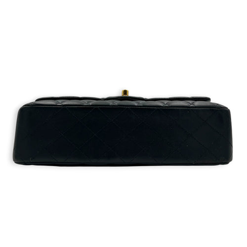 Classic Medium Black Shoulder Bag in Lambskin, Gold hardware