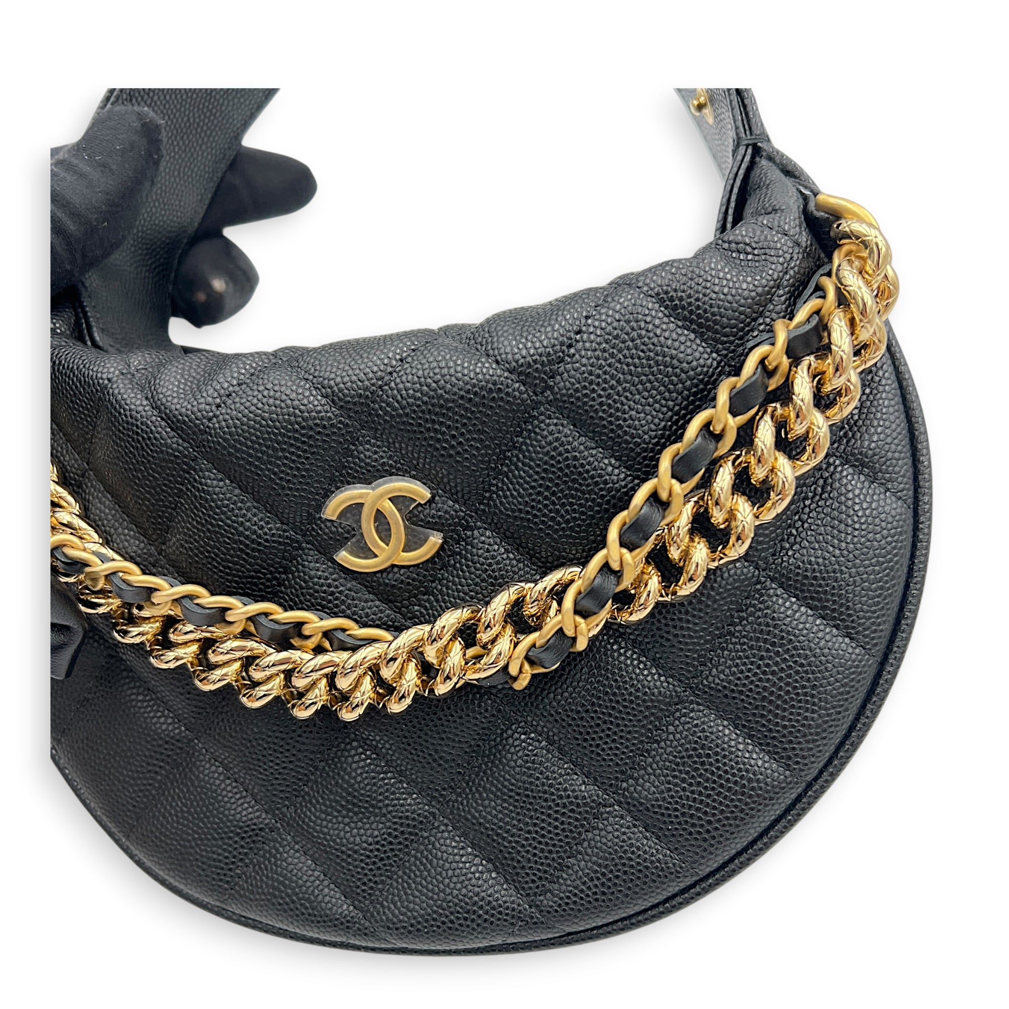 Quilted Bow Pouch Handbag Black in Caviar Leather, Gold hardware