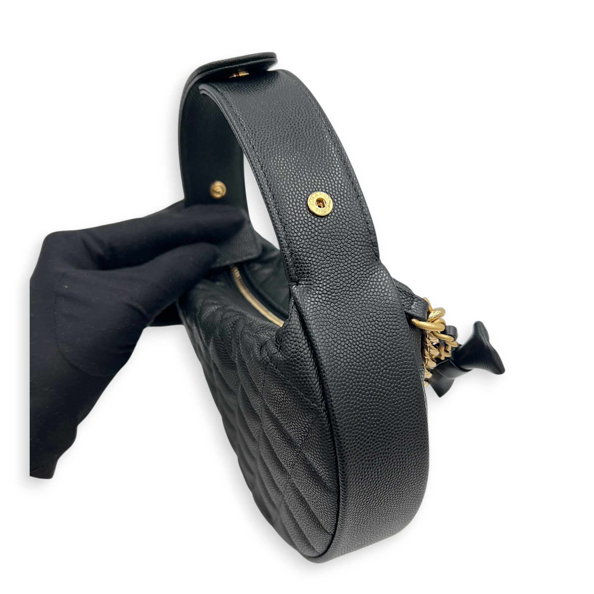 Quilted Bow Pouch Handbag Black in Caviar Leather, Gold hardware