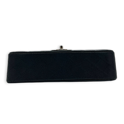 Classic Medium Black Shoulder Bag in Caviar Leather, Silver hardware