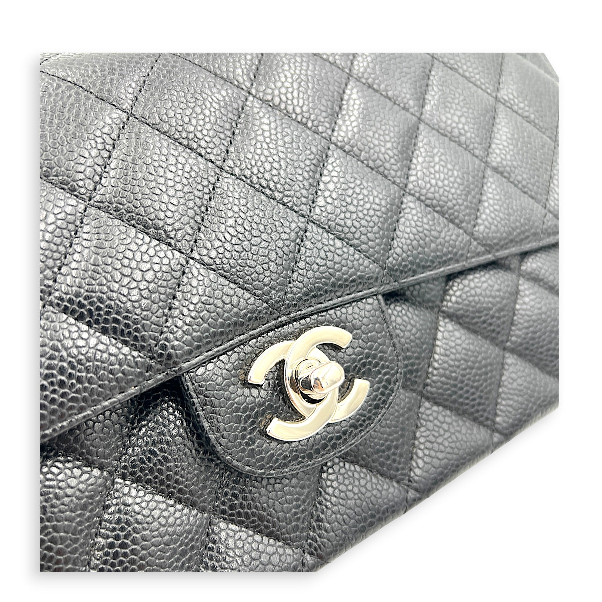 Classic Medium Black Shoulder Bag in Caviar Leather, Silver hardware