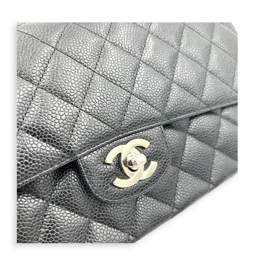 Classic Medium Black Shoulder Bag in Caviar Leather, Silver hardware