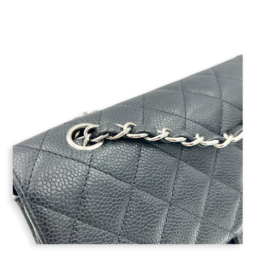 Classic Medium Black Shoulder Bag in Caviar Leather, Silver hardware