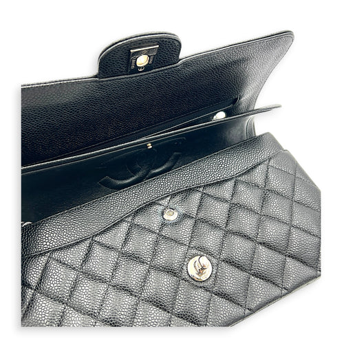 Classic Medium Black Shoulder Bag in Caviar Leather, Silver hardware