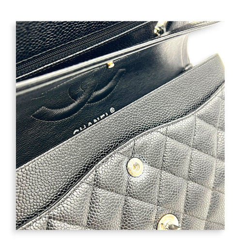 Classic Medium Black Shoulder Bag in Caviar Leather, Silver hardware