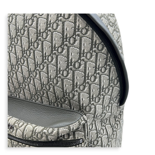 Oblique Backpack Green in Canvas, Silver hardware