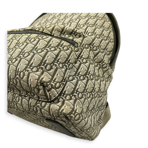 Oblique Backpack Green in Canvas, Silver hardware