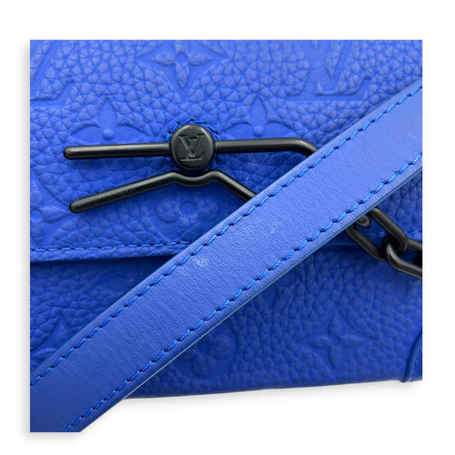 Steamer Wearable Wallet Shoulder Bag Blue in Taurillon Leather, Black hardware