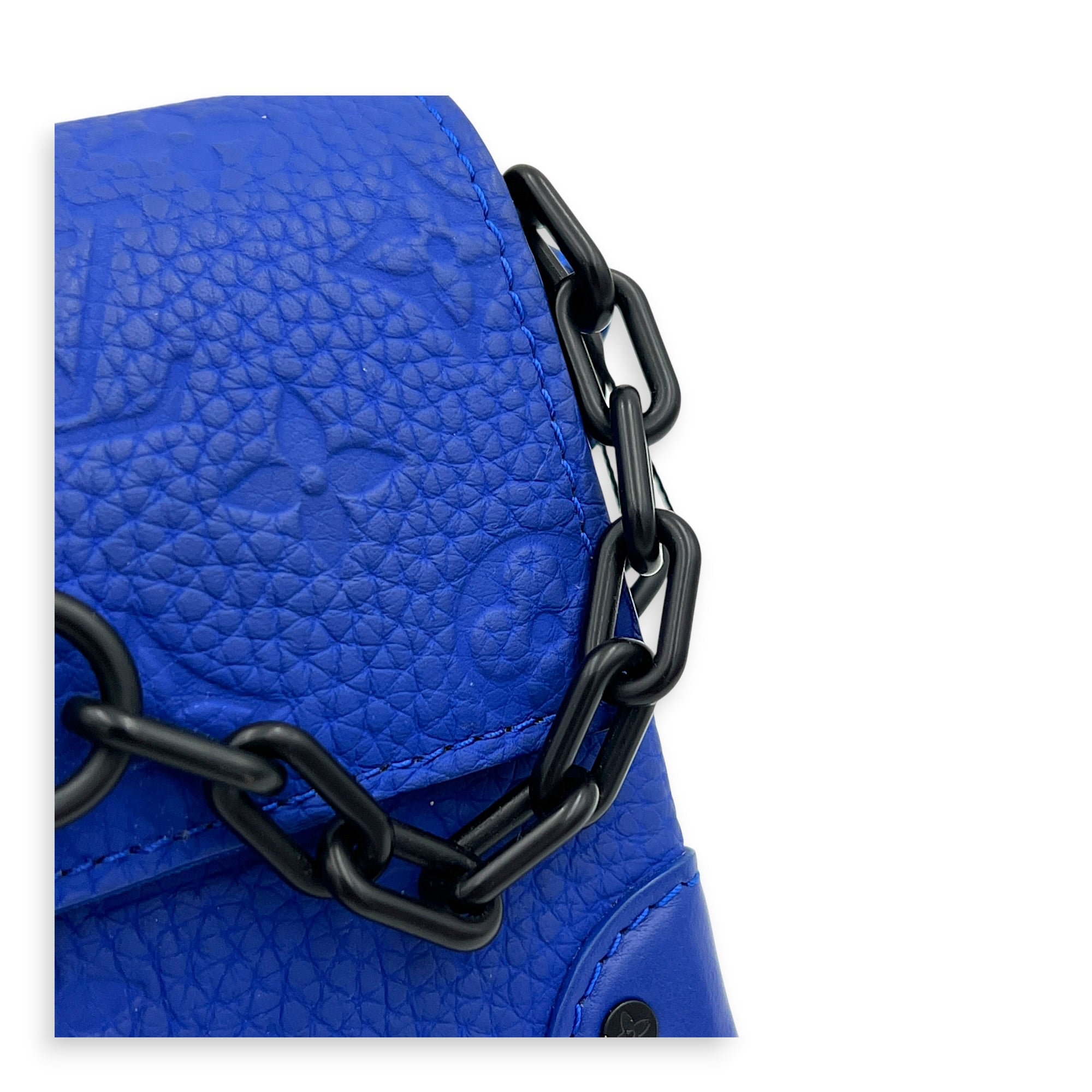 Steamer Wearable Wallet Shoulder Bag Blue in Taurillon Leather, Black hardware