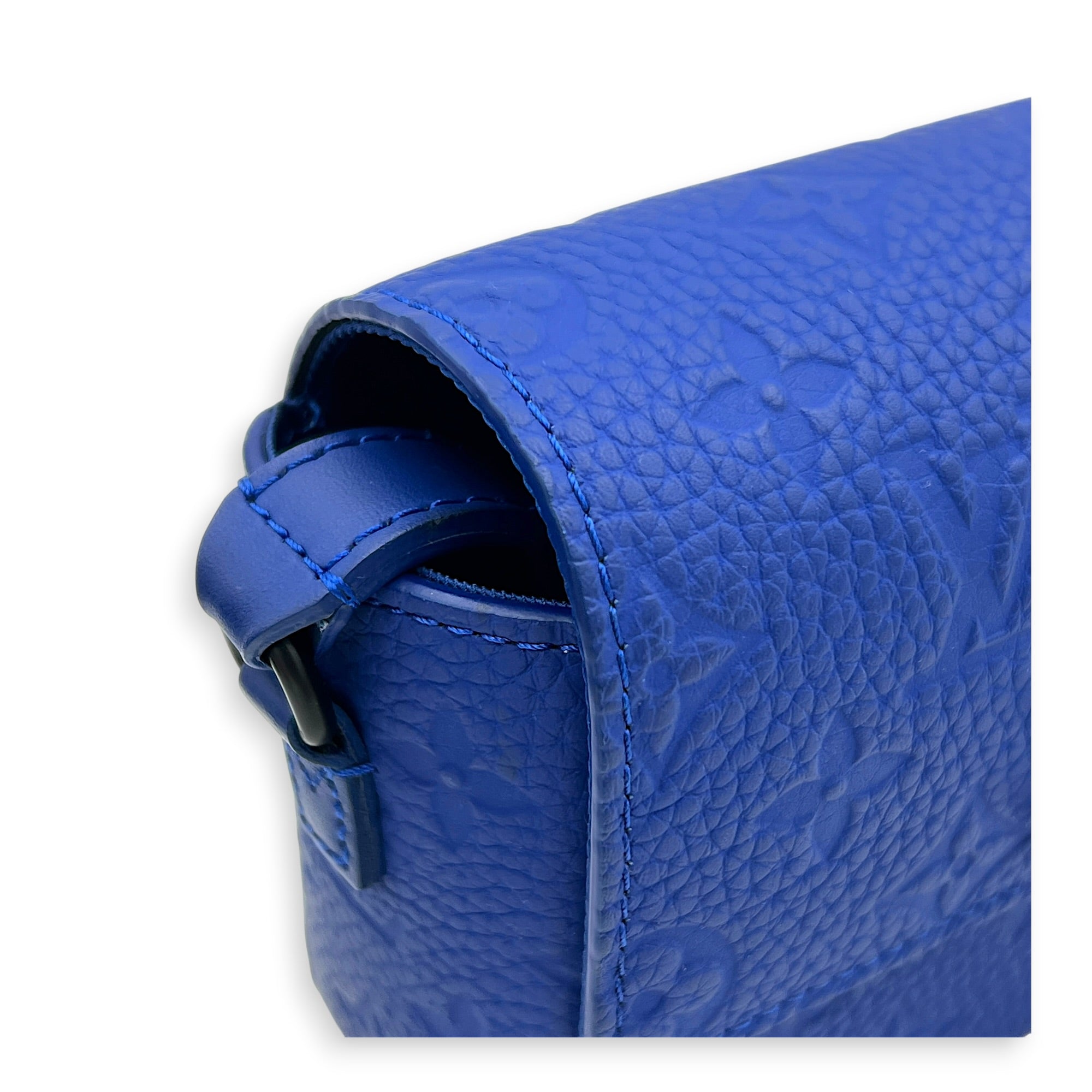 Steamer Wearable Wallet Shoulder Bag Blue in Taurillon Leather, Black hardware