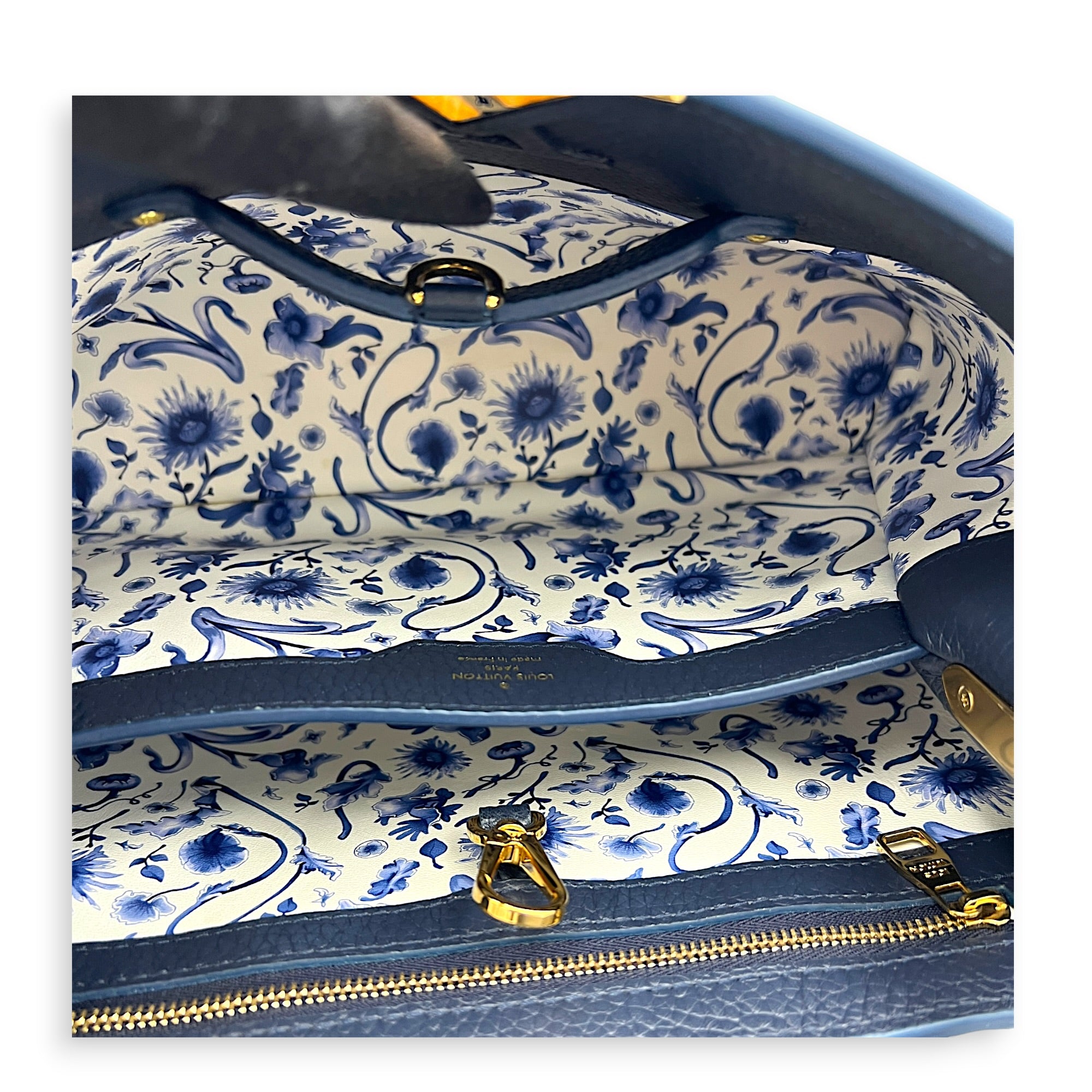 Capucines MM Kintsugi Top Handle Bag in Calfskin, Gold hardware
