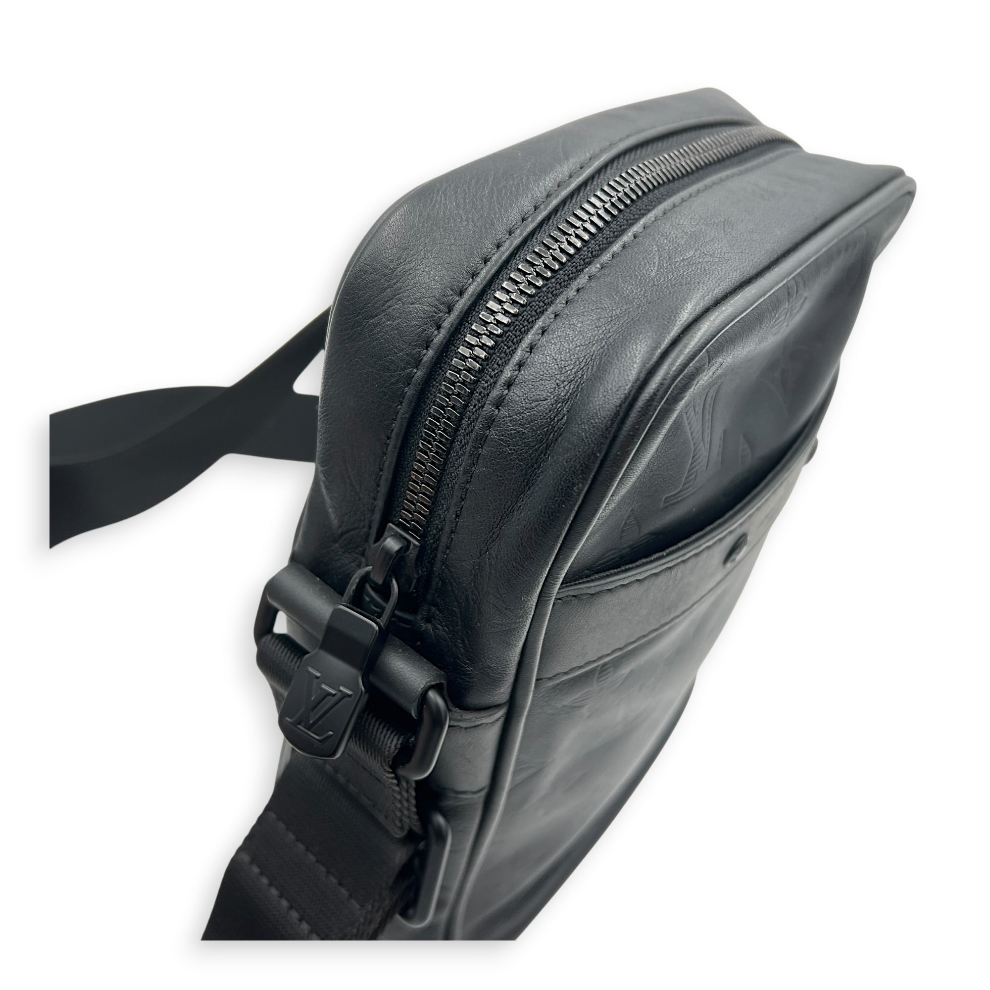 Danube Shoulder Bag Black in Calfskin, Black hardware
