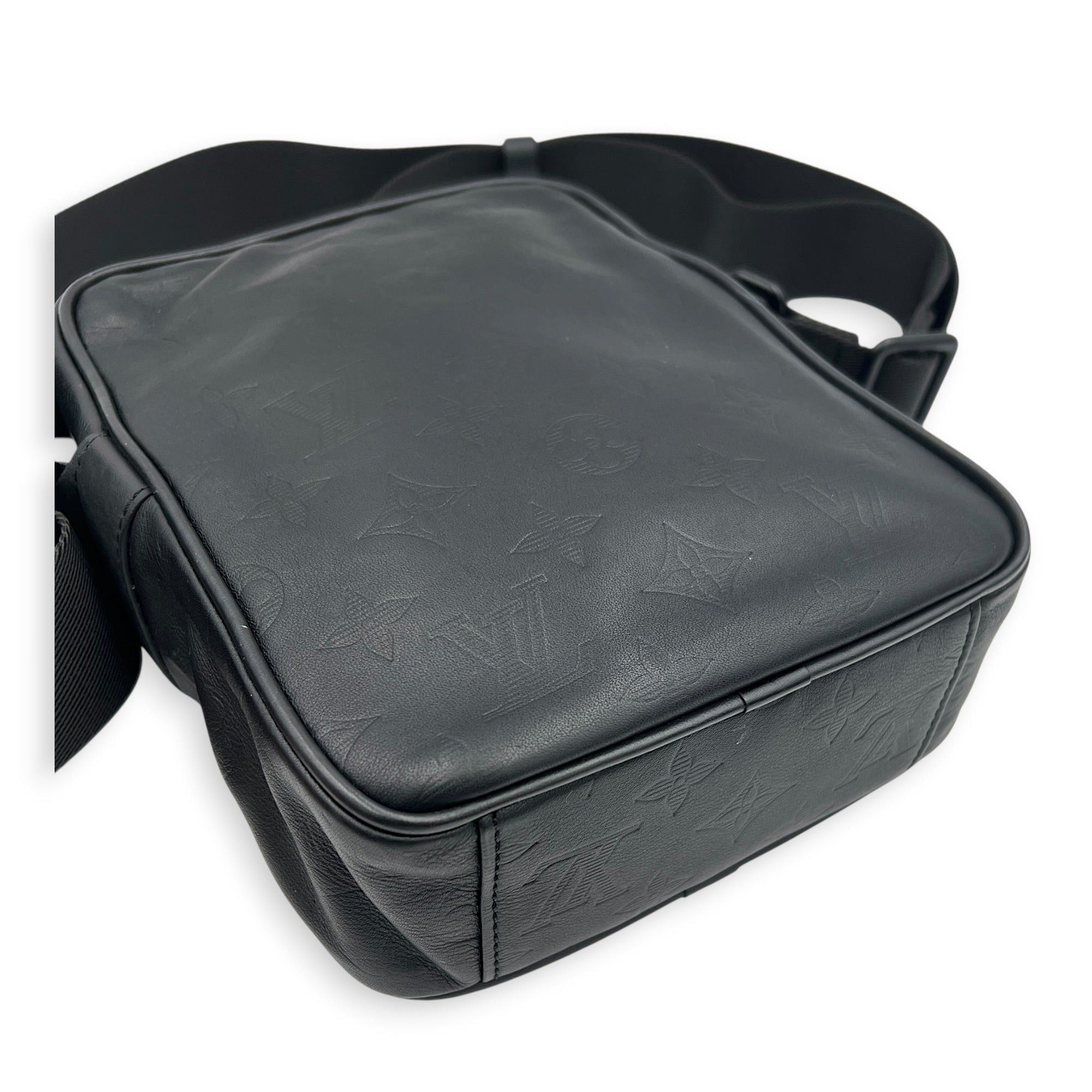Danube Shoulder Bag Black in Calfskin, Black hardware