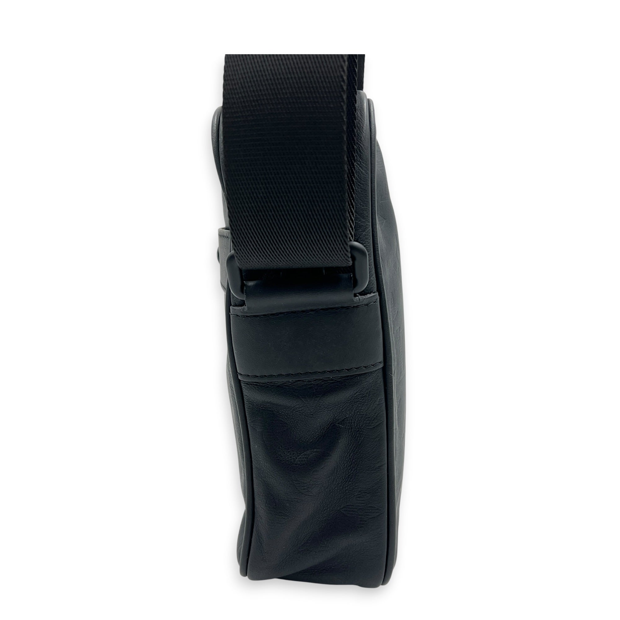 Danube Shoulder Bag Black in Calfskin, Black hardware