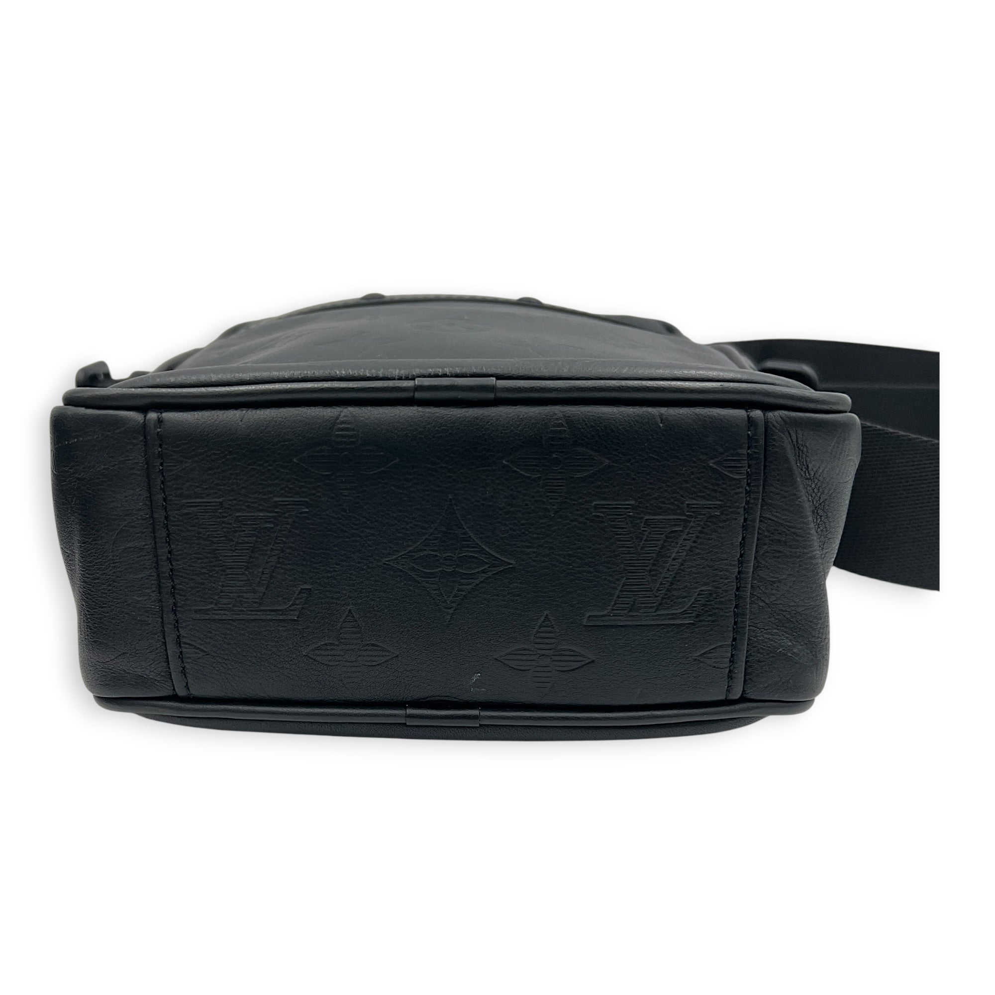 Danube Shoulder Bag Black in Calfskin, Black hardware
