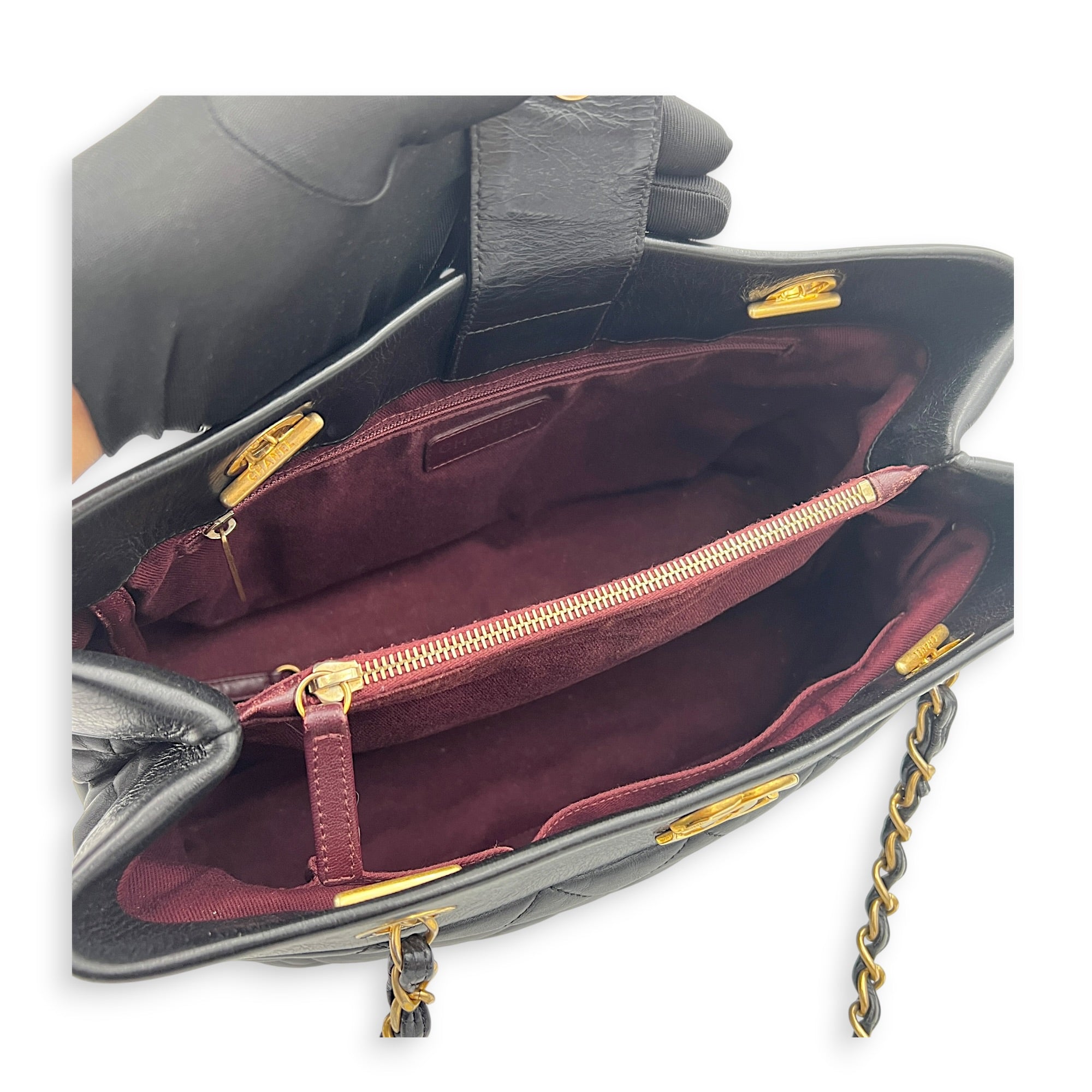 Soft Elegance Black Shoulder Bag in Calfskin, Gold hardware