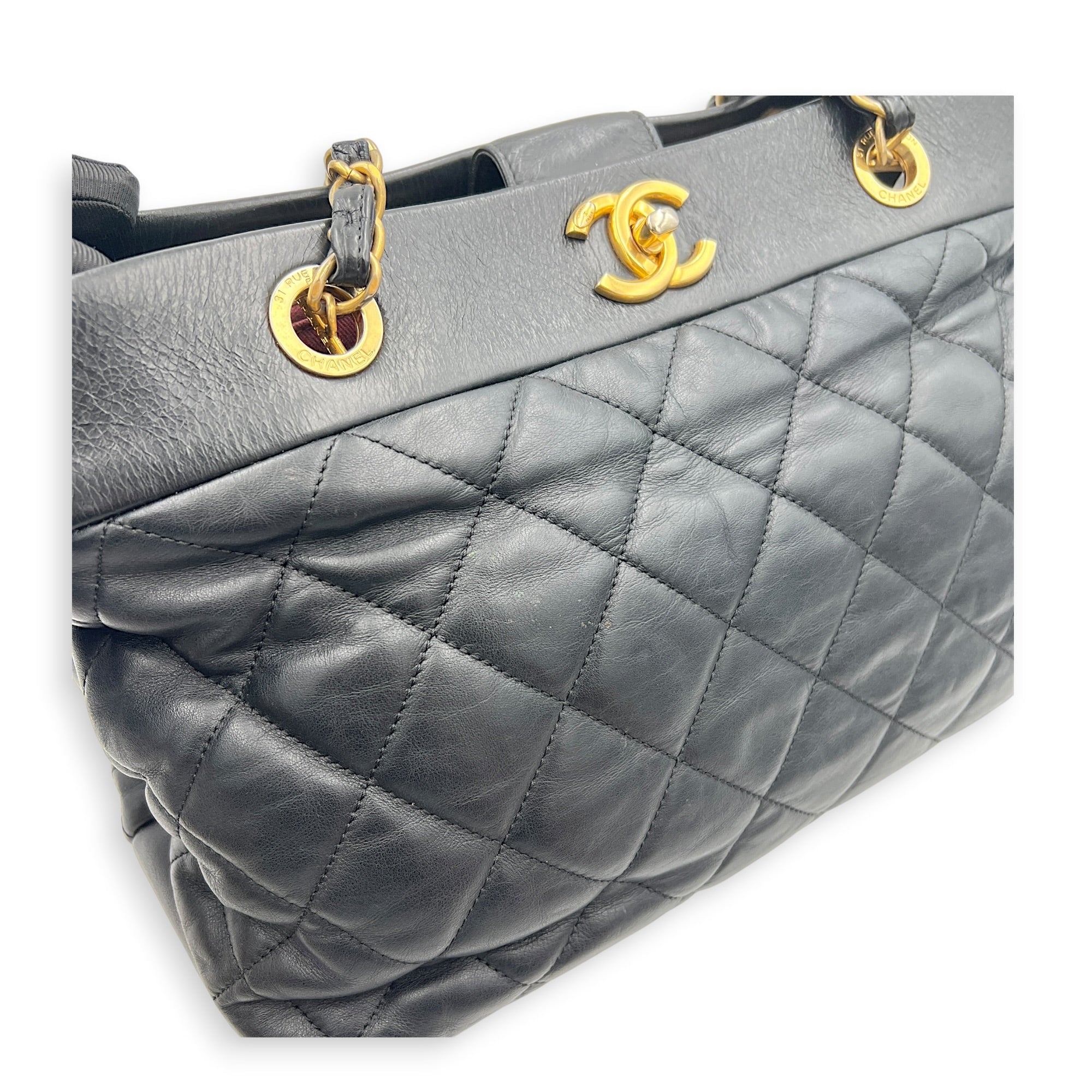 Soft Elegance Black Shoulder Bag in Calfskin, Gold hardware