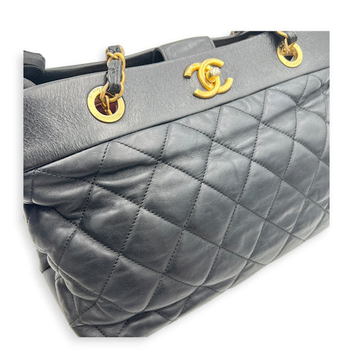 Soft Elegance Black Shoulder Bag in Calfskin, Gold hardware