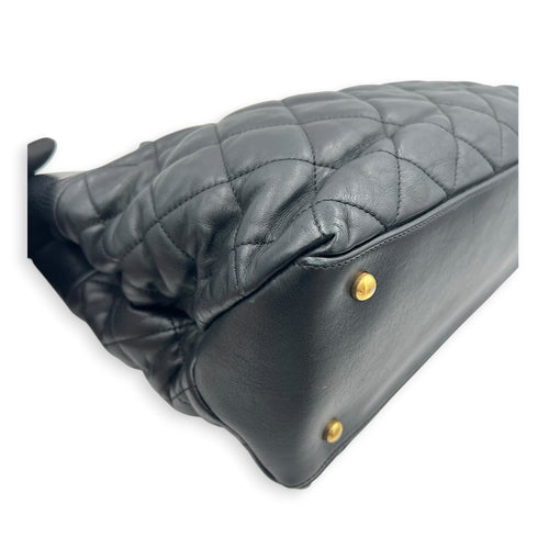 Soft Elegance Black Shoulder Bag in Calfskin, Gold hardware