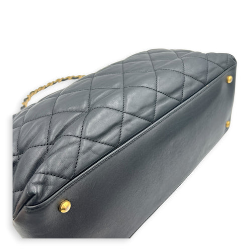 Soft Elegance Black Shoulder Bag in Calfskin, Gold hardware