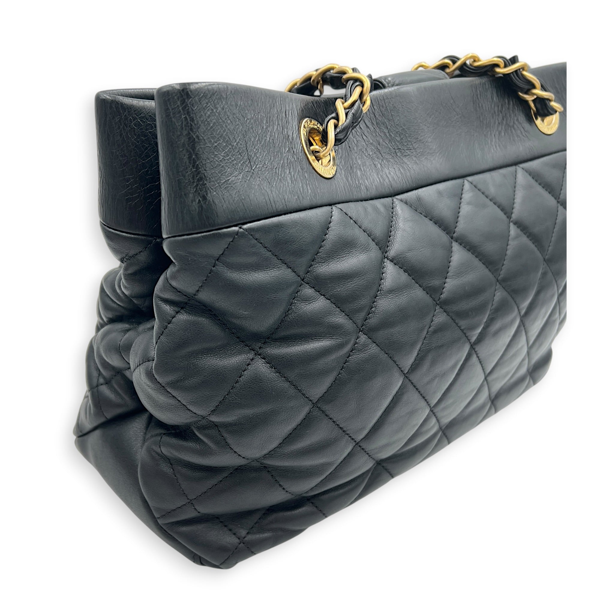 Soft Elegance Black Shoulder Bag in Calfskin, Gold hardware