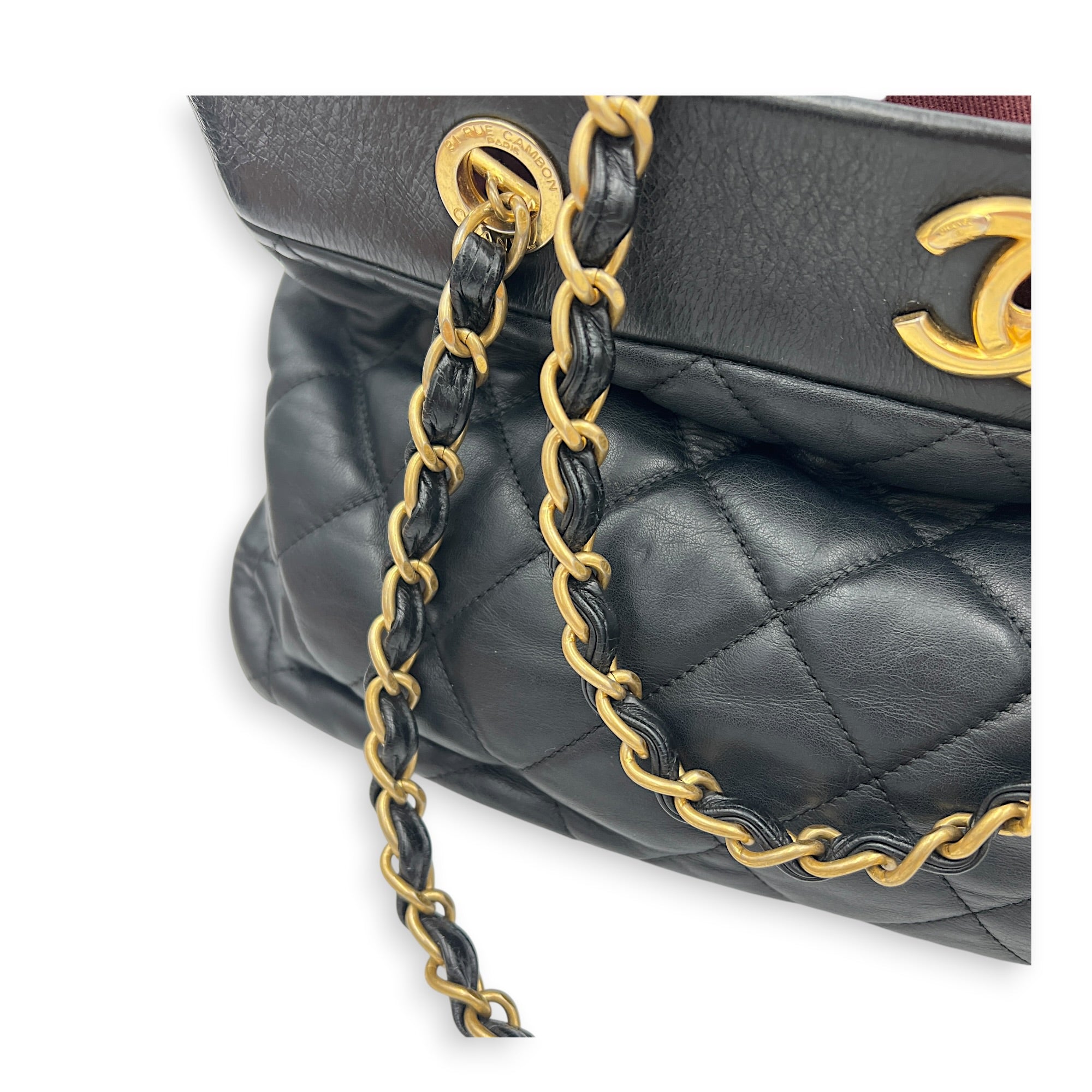 Soft Elegance Black Shoulder Bag in Calfskin, Gold hardware