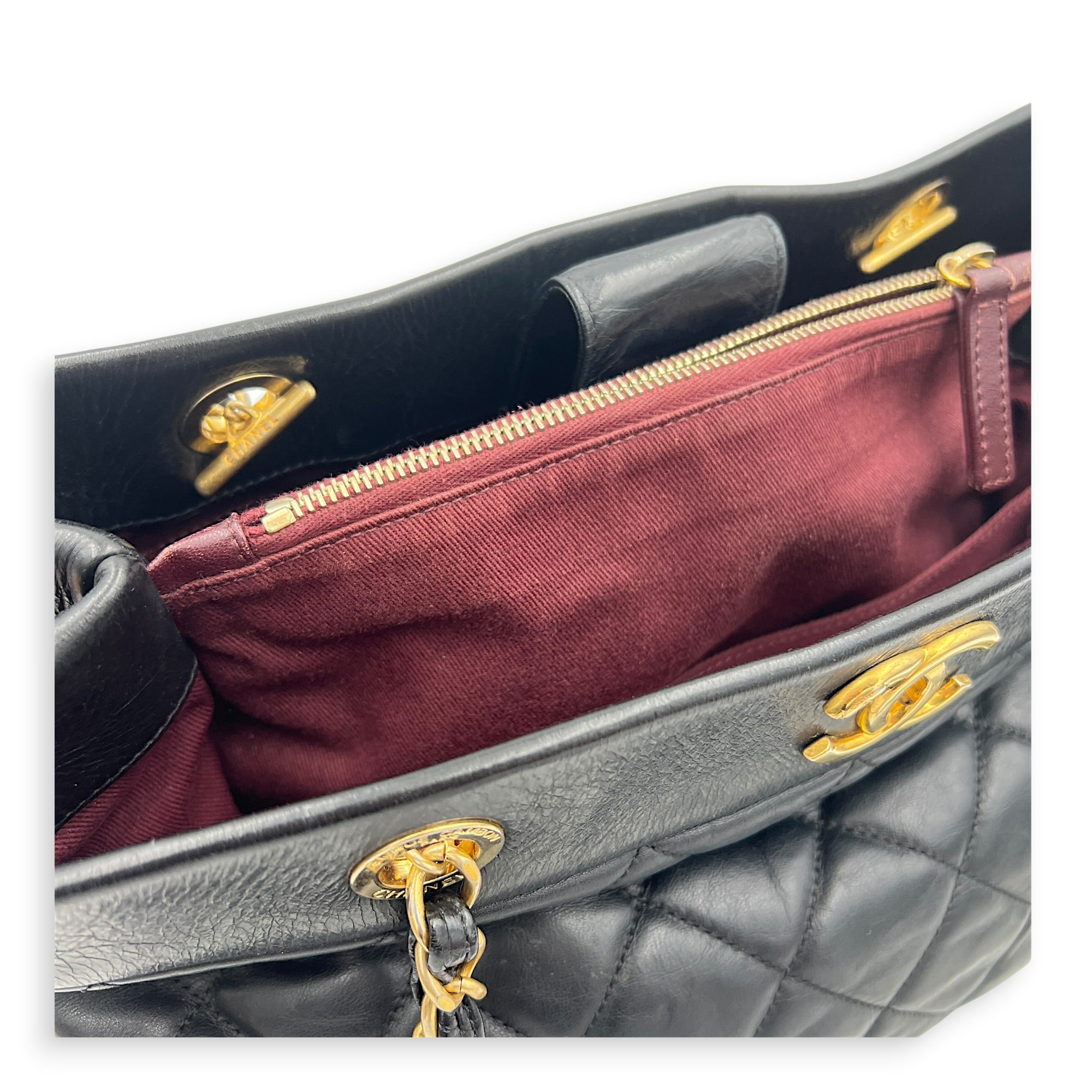 Soft Elegance Black Shoulder Bag in Calfskin, Gold hardware