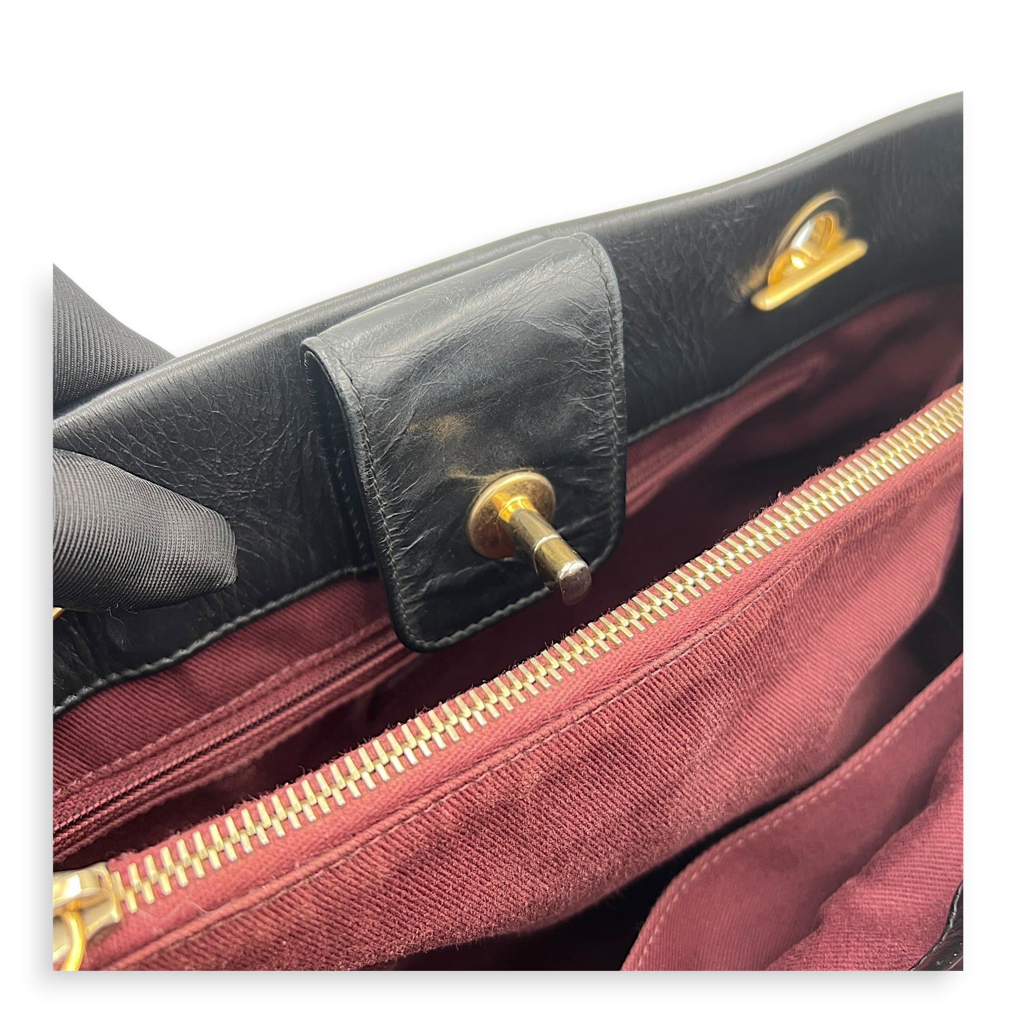 Soft Elegance Black Shoulder Bag in Calfskin, Gold hardware