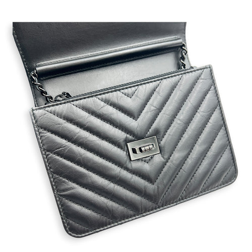 2.55 Wallet On Chain Black in Calfskin, Black hardware