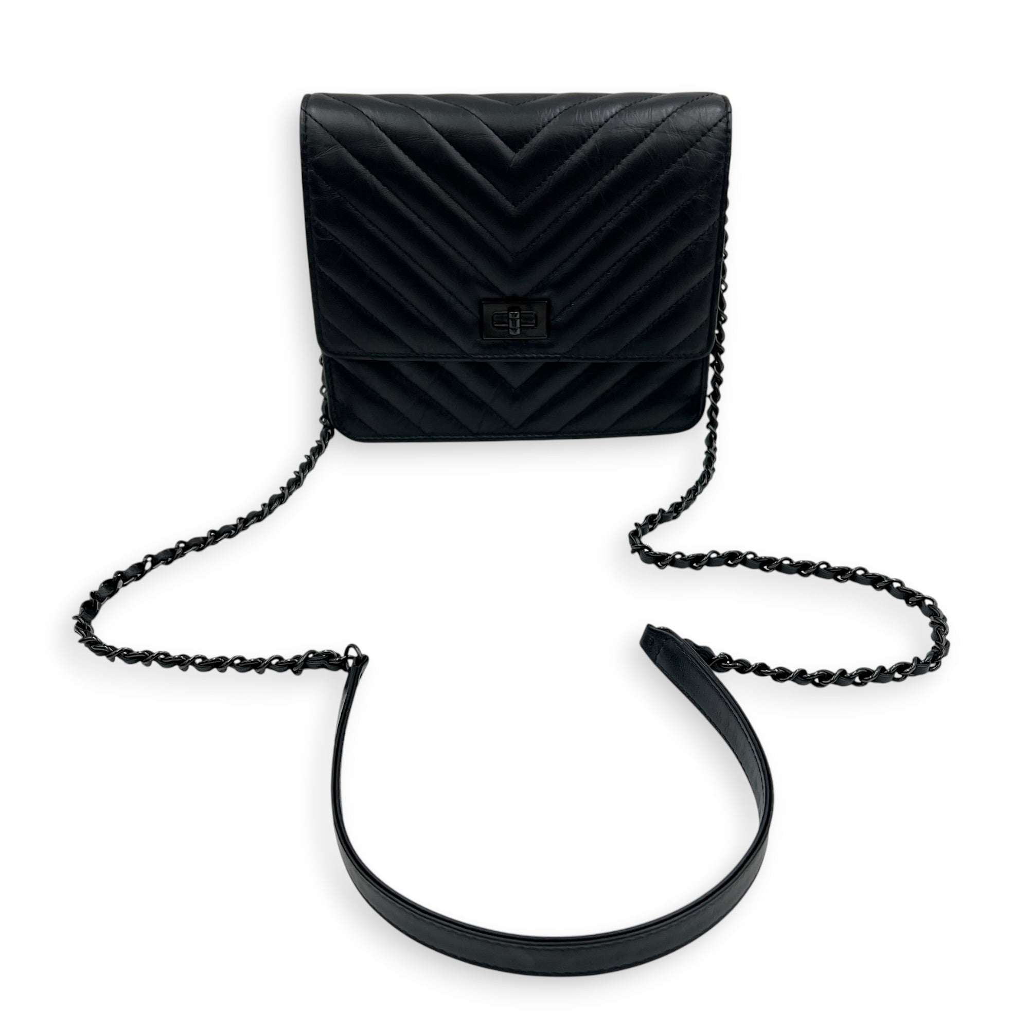 2.55 Wallet On Chain Black in Calfskin, Black hardware