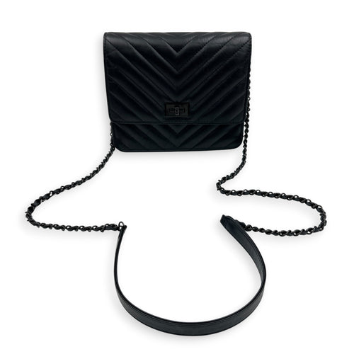 2.55 Wallet On Chain Black in Calfskin, Black hardware
