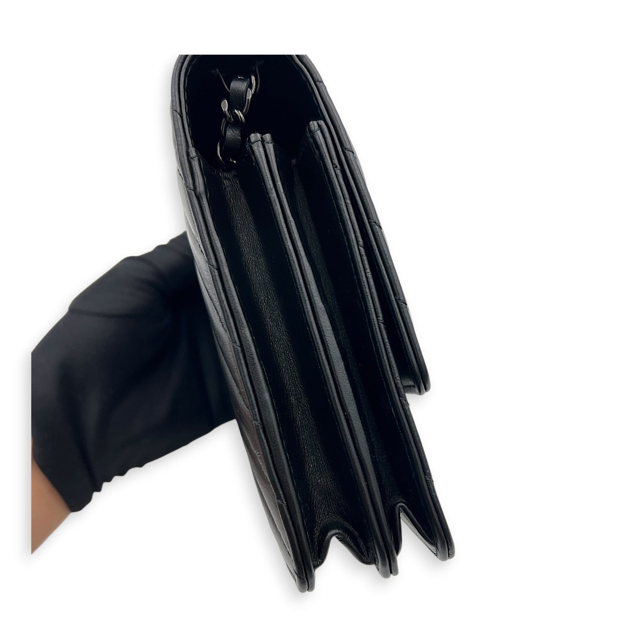 2.55 Wallet On Chain Black in Calfskin, Black hardware