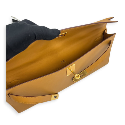 Kelly Cut Sesame Clutch in Swift, Gold hardware