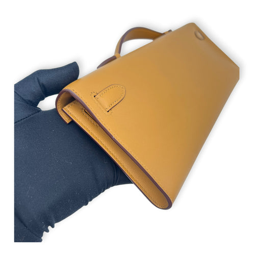 Kelly Cut Sesame Clutch in Swift, Gold hardware