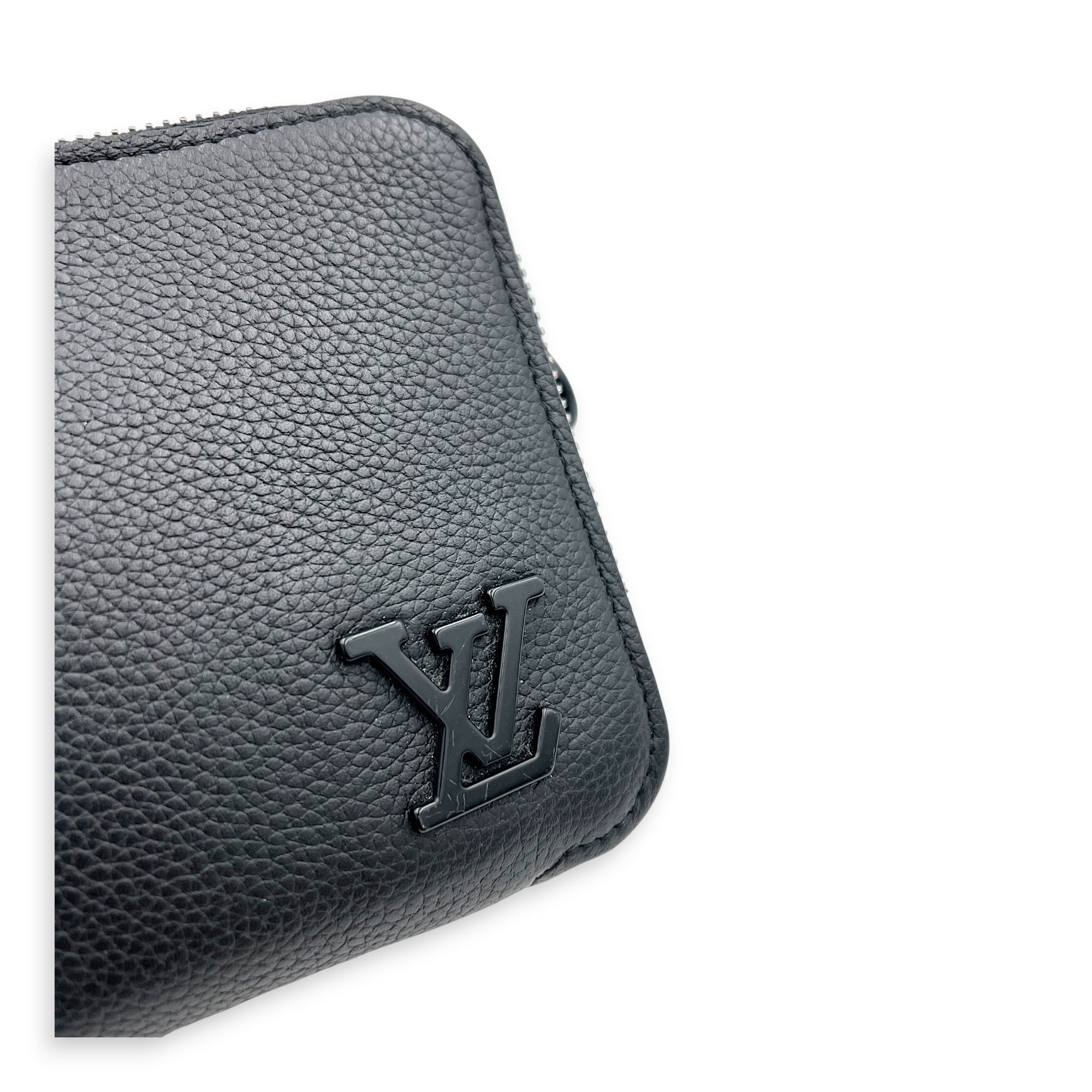 Alpha Wearable Wallet  Crossbody Bag Black in Taurillon Leather, Black hardware