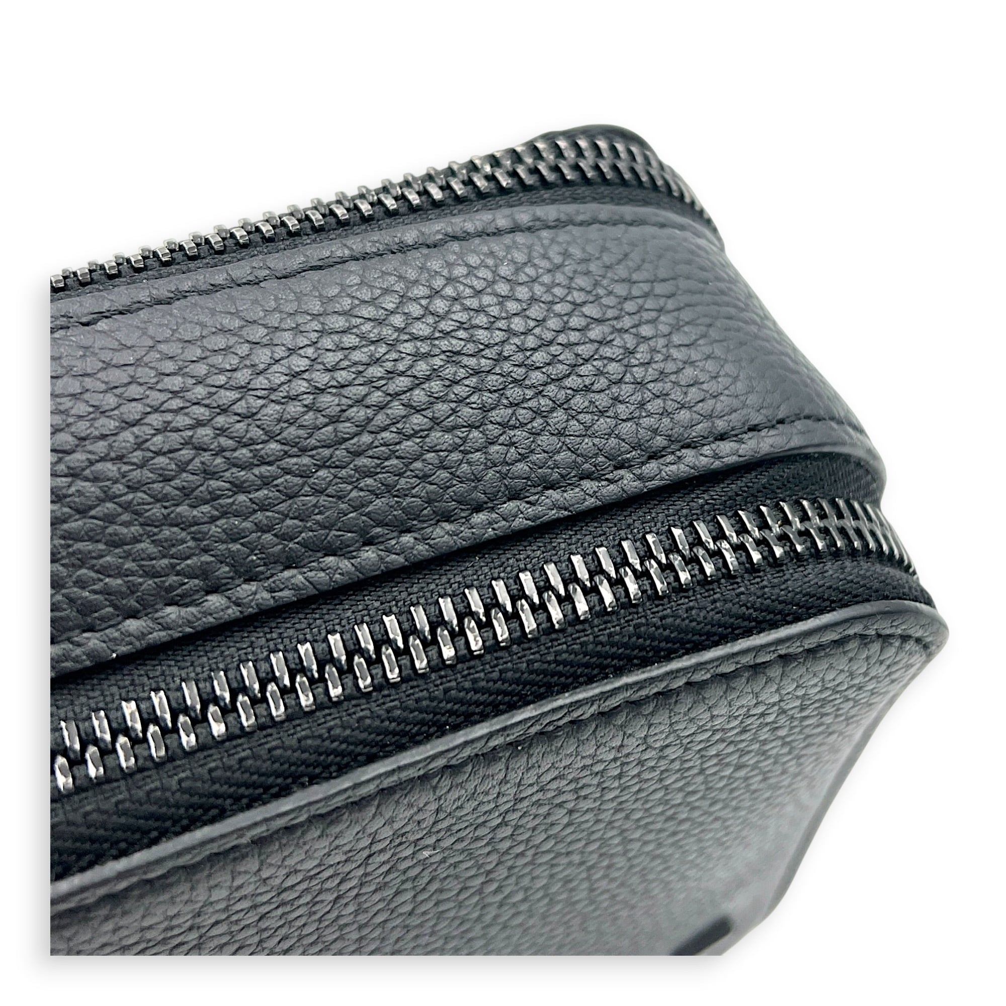 Alpha Wearable Wallet  Crossbody Bag Black in Taurillon Leather, Black hardware
