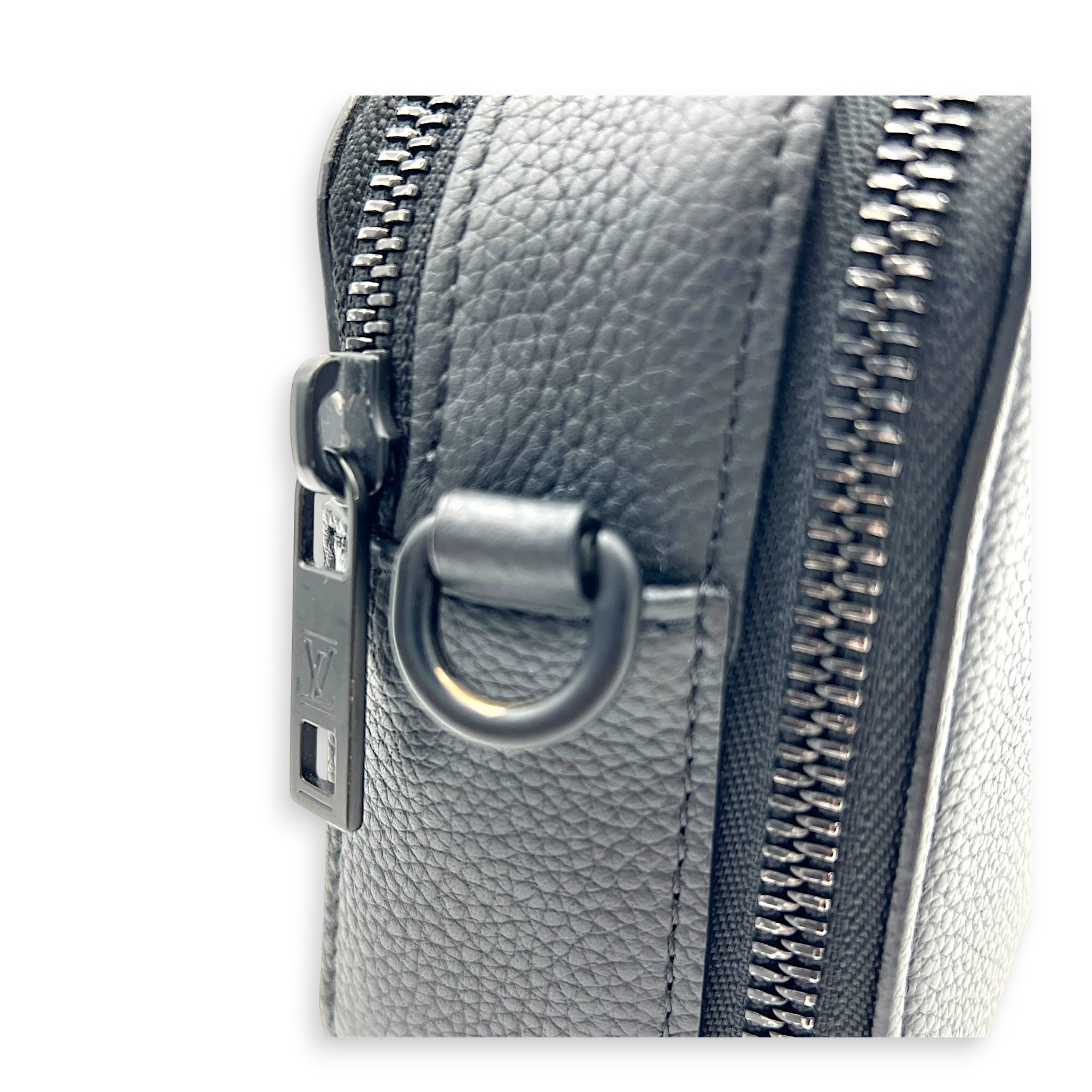 Alpha Wearable Wallet  Crossbody Bag Black in Taurillon Leather, Black hardware