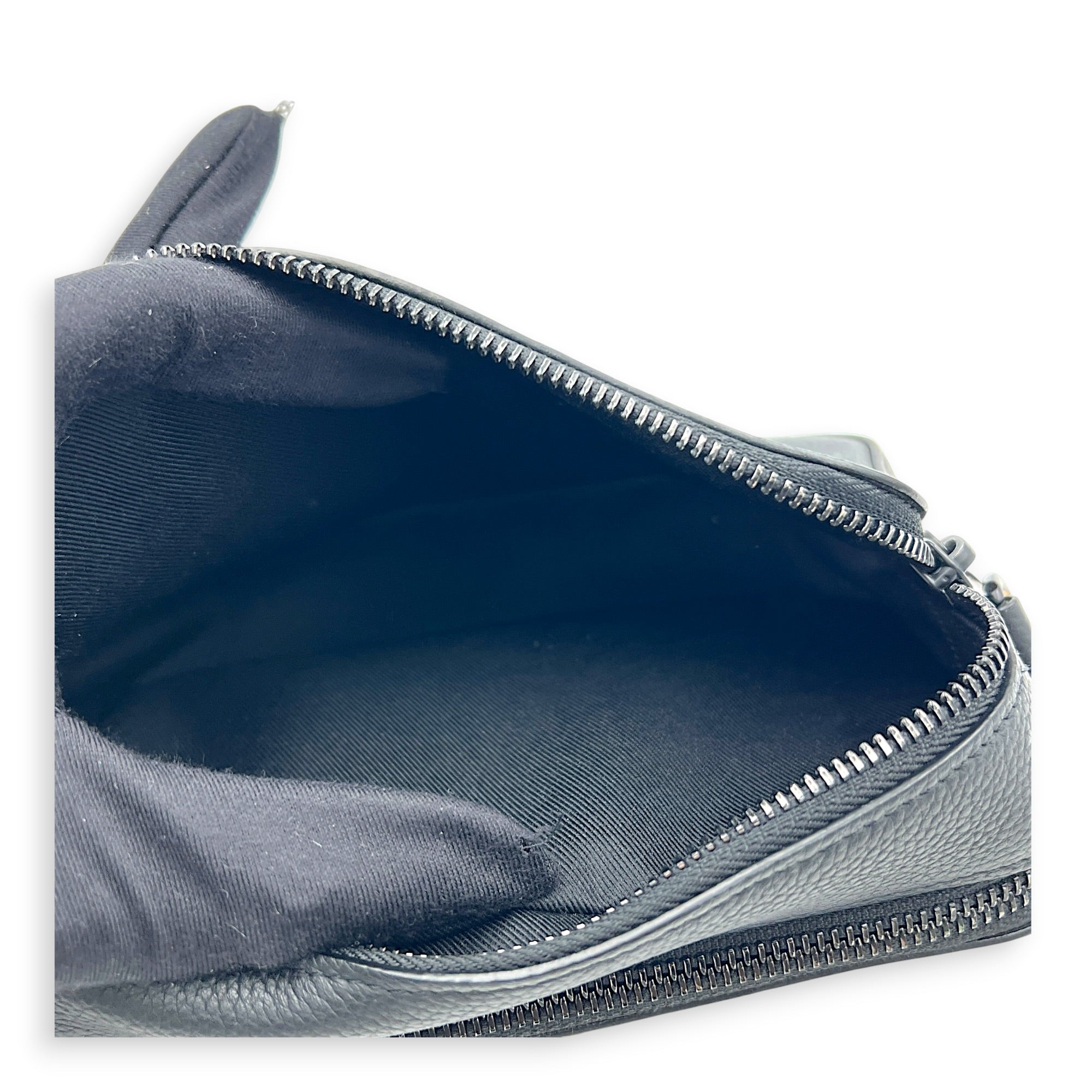 Alpha Wearable Wallet  Crossbody Bag Black in Taurillon Leather, Black hardware
